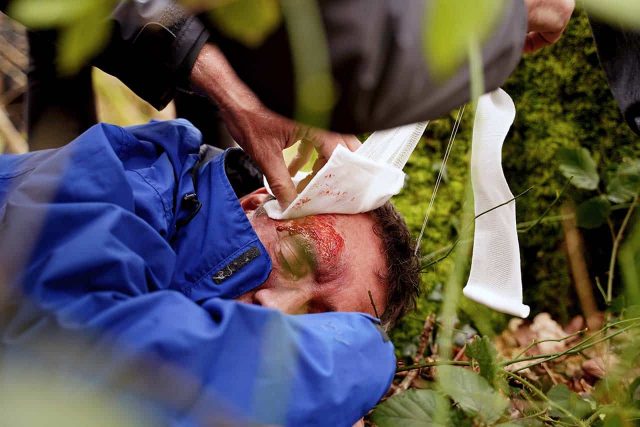 Outdoor First Aid course simulated head injury